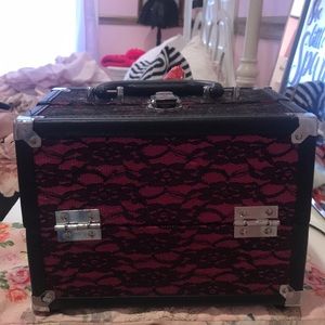 Cute makeup case!
